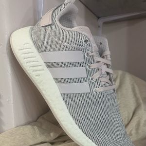 Adidas NMD R2 Tennis shoes